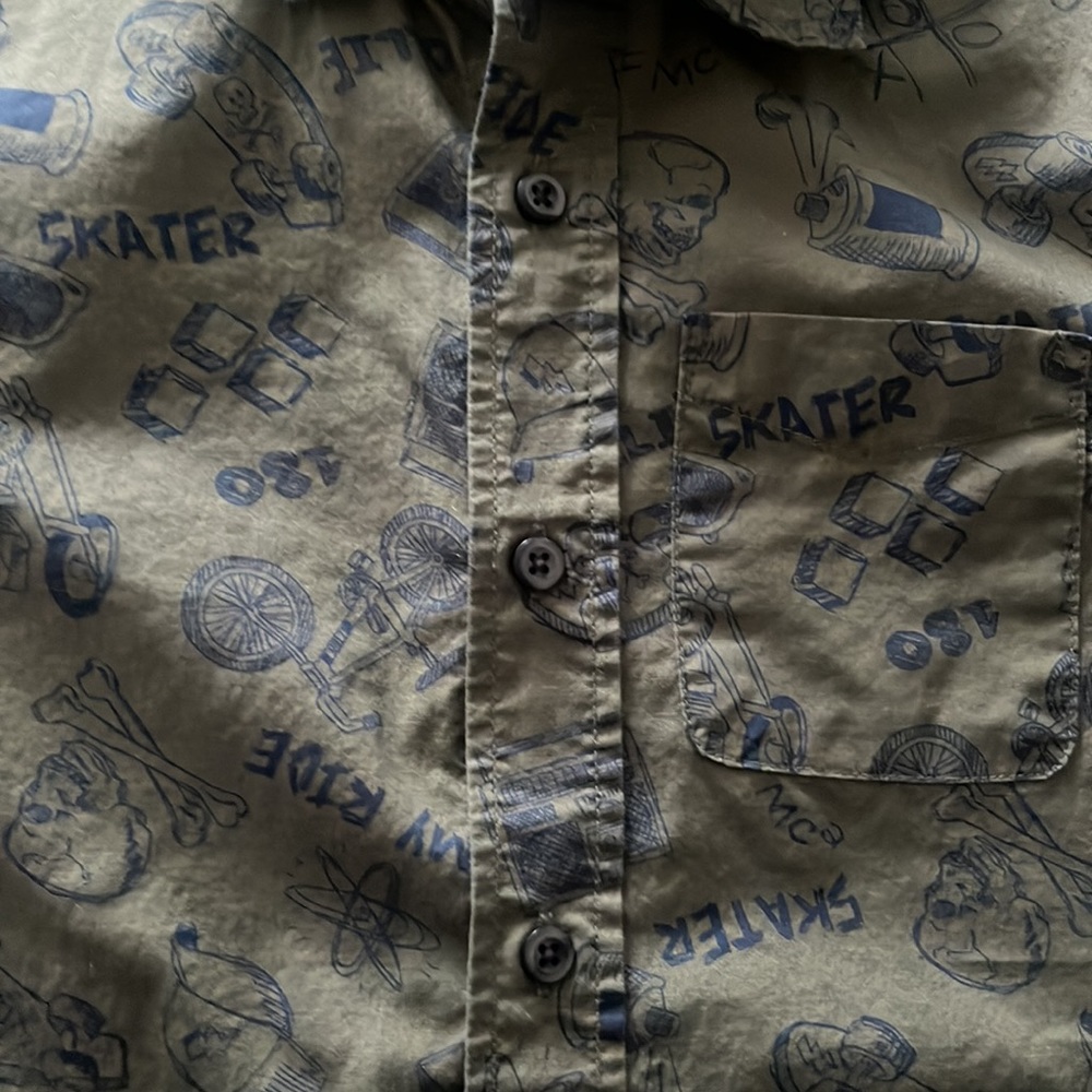 EUC The Children’s Place skater button down, sz 7/8 - Picture 3 of 4